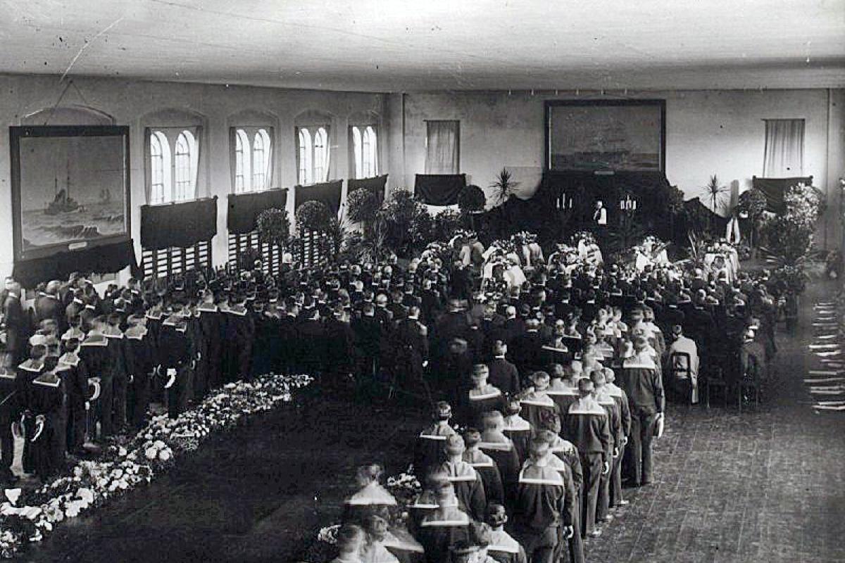 Gymnastikhuset, sørgehøjtideligehed, 1915